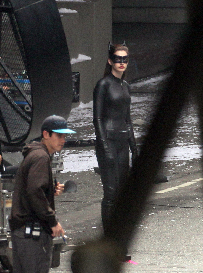 Illustration for article titled The Dark Knight Rises — 30 Catwoman Set Pictures